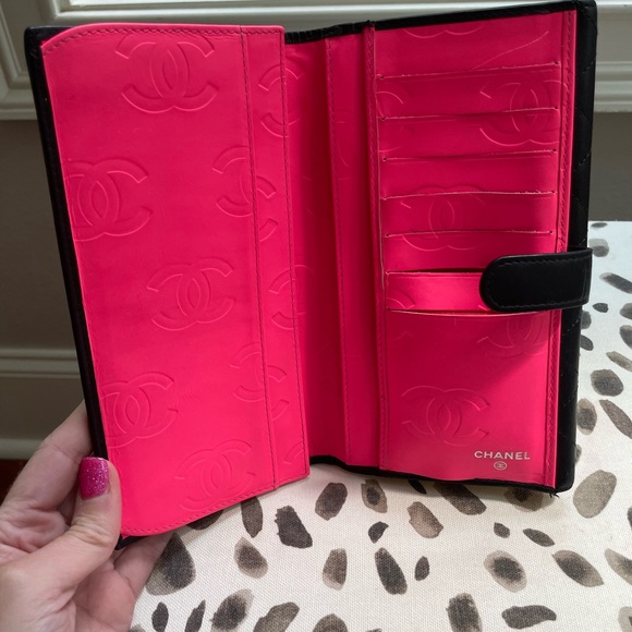 Black quilted Chanel Ligne wallet - Picture 8 of 11